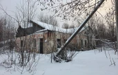 Здание площадью 166,3 кв. м, земельный участок, площадью 2801 кв. м: Республика Коми, г. Сосногорск, пгт. Войвож, ул. Больничная, д. 4а, строен. 5